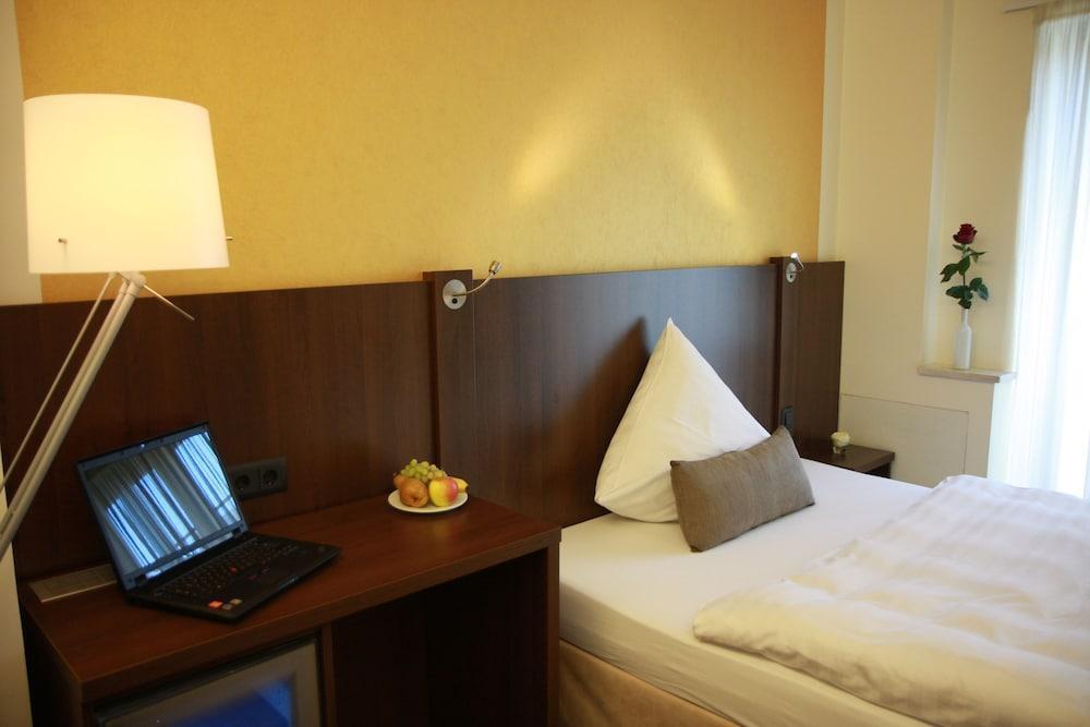 Hotel Deutsche Eiche Мюнхен Экстерьер фото